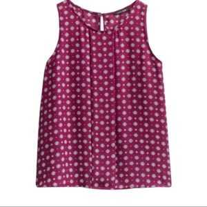 Papermoon Corvin Crew Neck Sleeveless Blouse